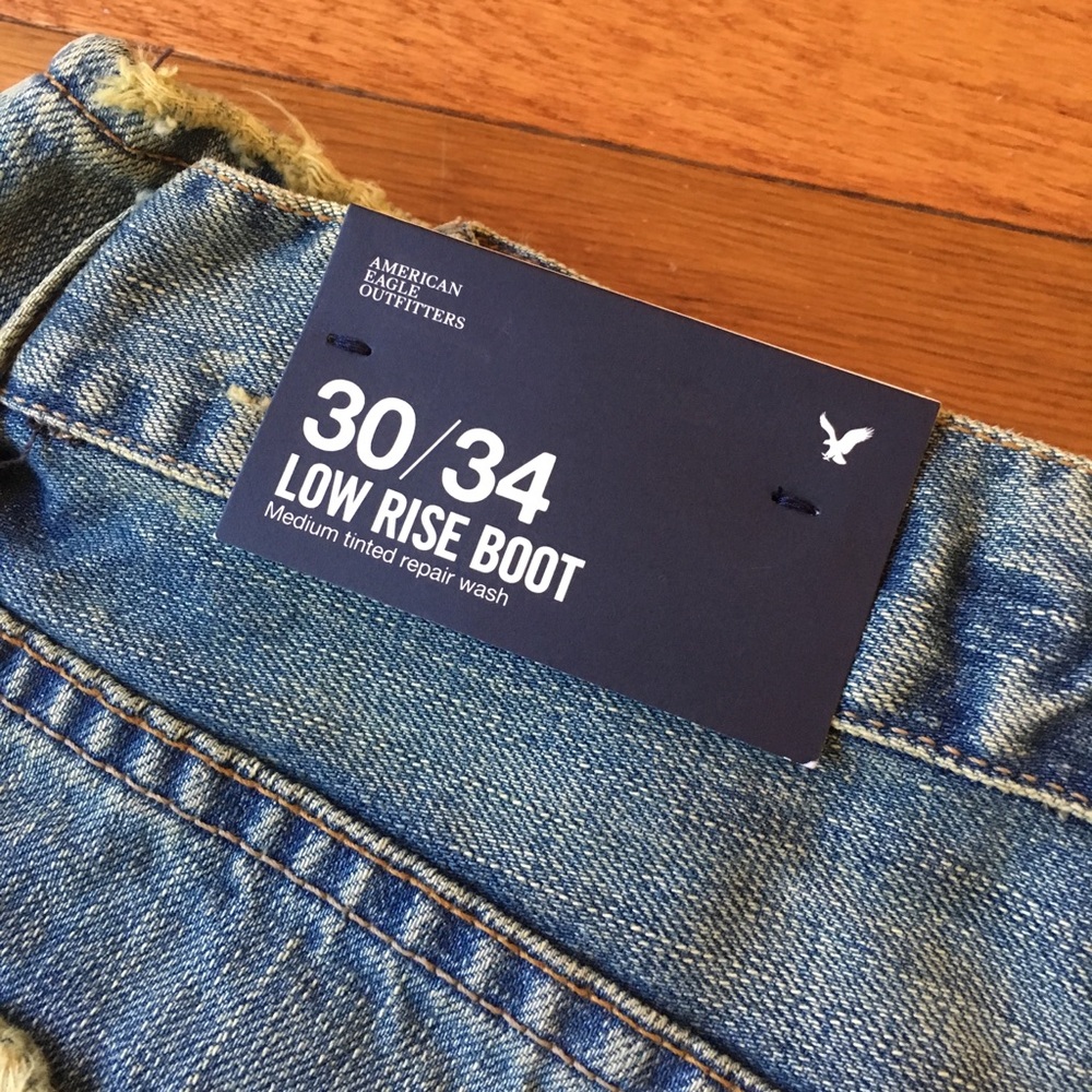NWT!!! 30/34 American Eagle Low Rise Boot Cut!!!